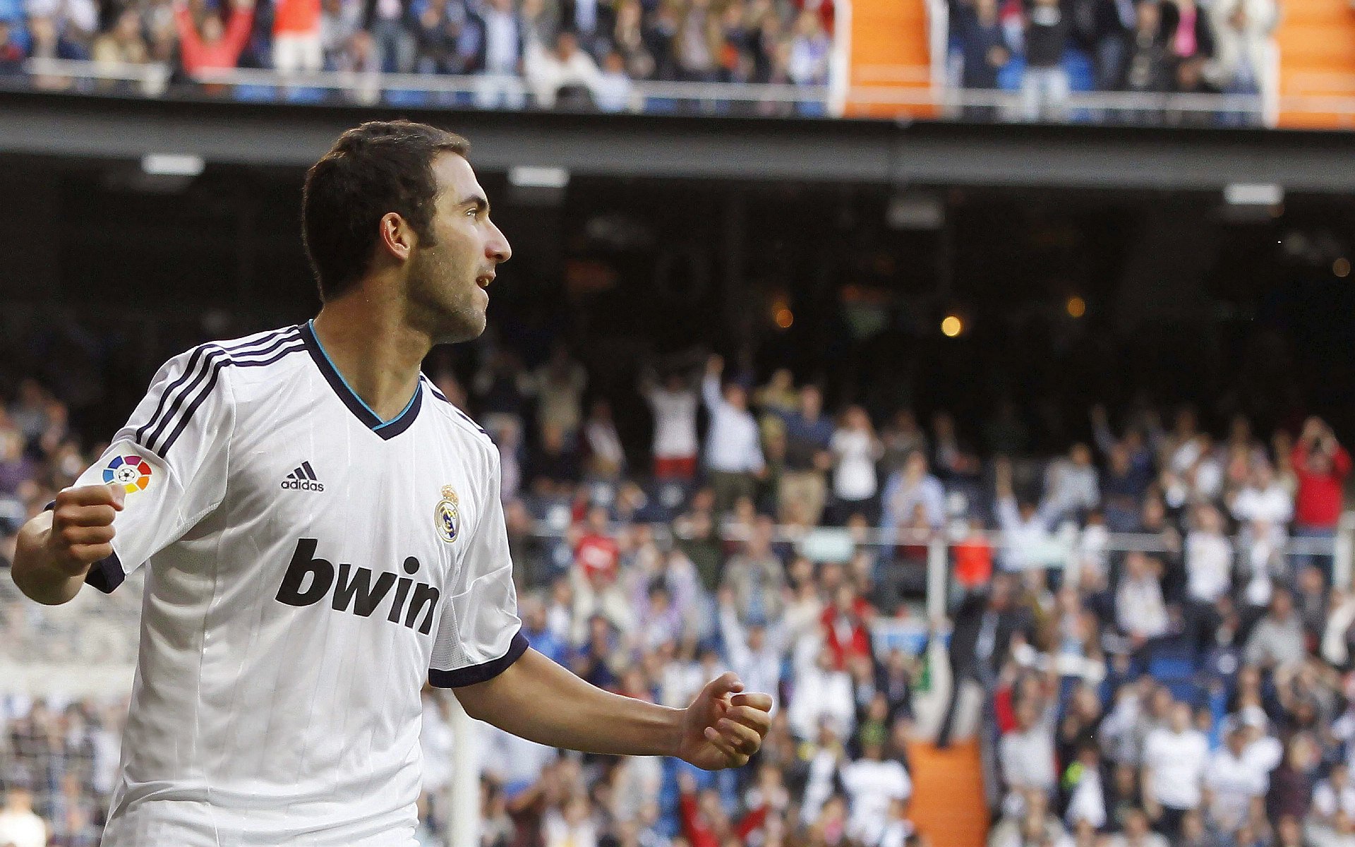 爱游戏在线登录入口-曼联在欧冠中开启逆转大戏，曼联拄拐队拿下欧联杯冠军