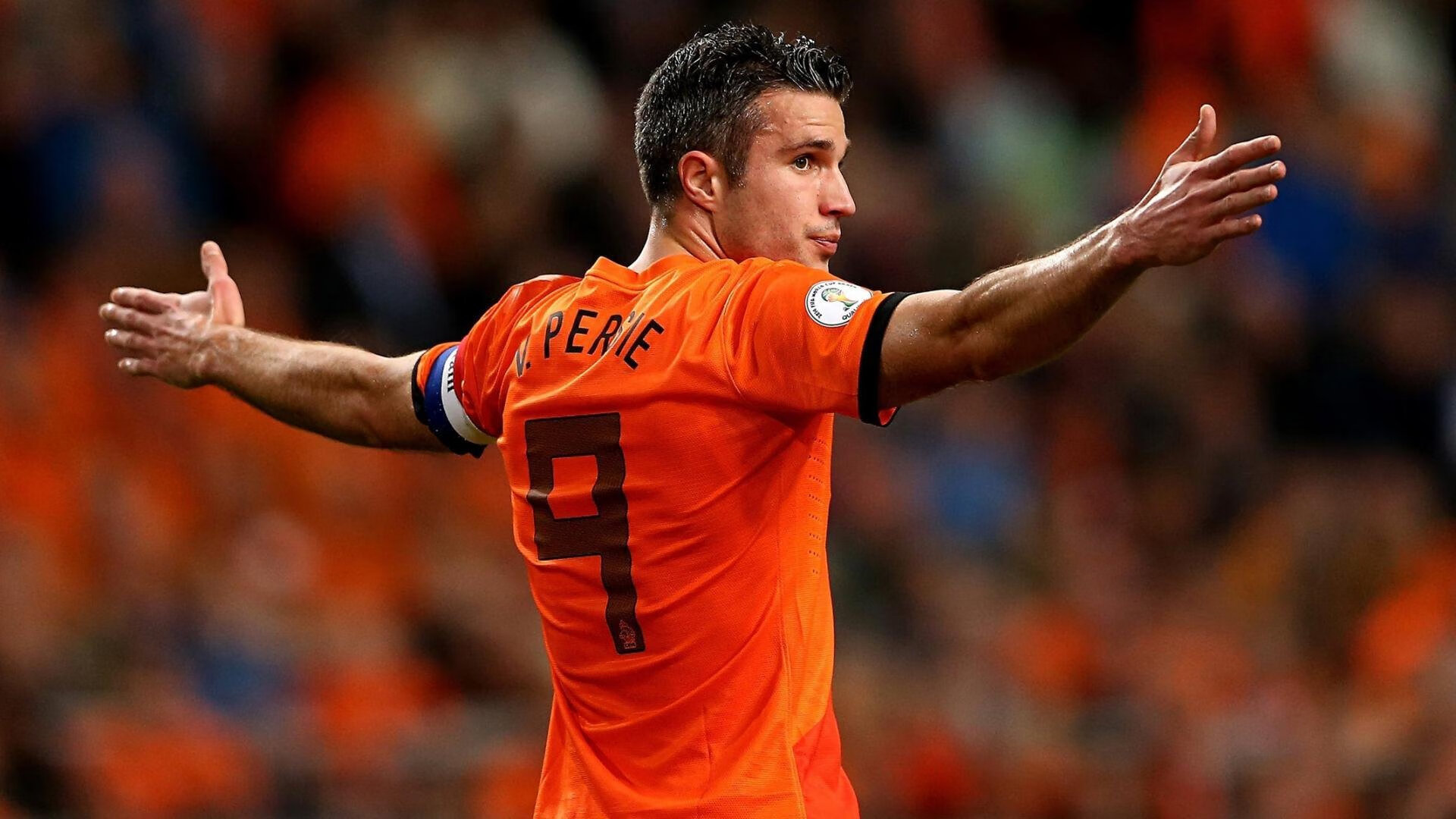 美国骑手马库斯·奥尔洛布在巴黎奥运会上与“Jane”马匹共同参赛，尽管因马匹受伤被迫退出，但展现了坚强意志。